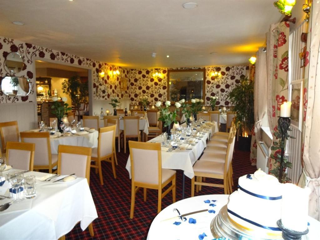 The Commercial Hotel Tarland Экстерьер фото