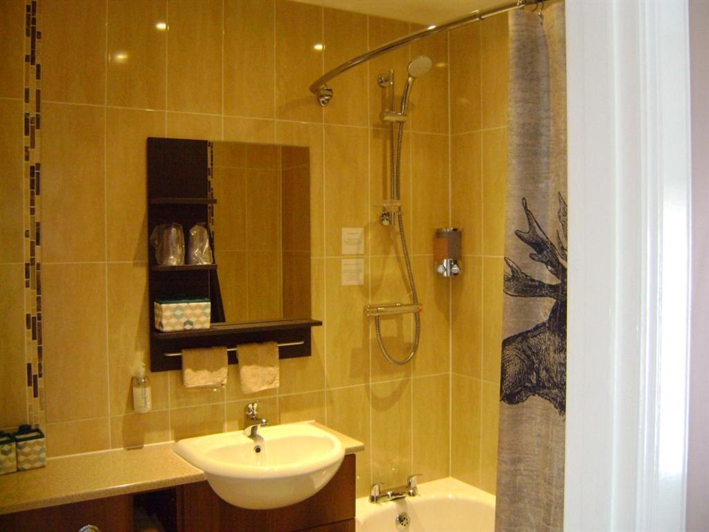 The Commercial Hotel Tarland Экстерьер фото