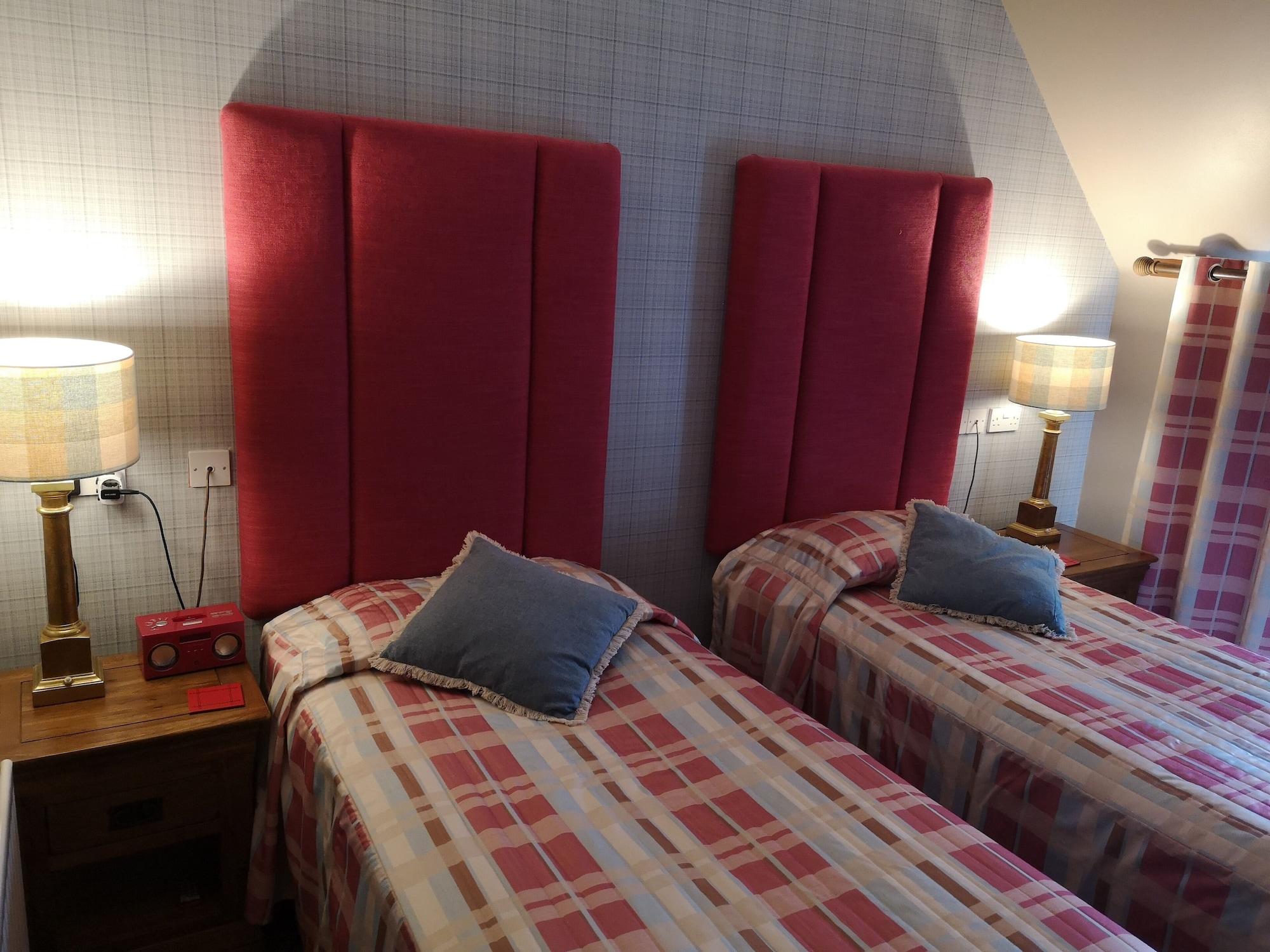 The Commercial Hotel Tarland Экстерьер фото
