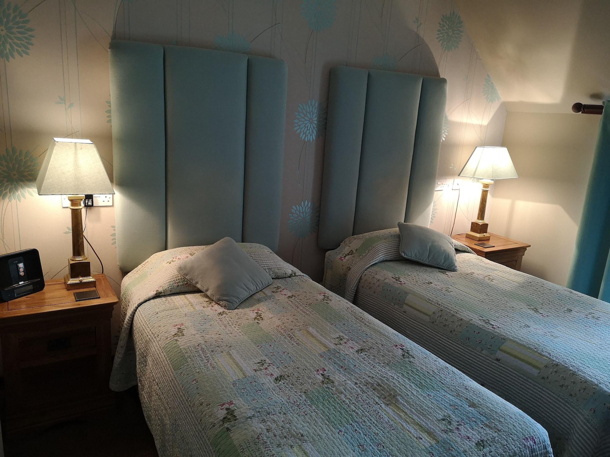 The Commercial Hotel Tarland Экстерьер фото