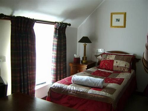 The Commercial Hotel Tarland Экстерьер фото